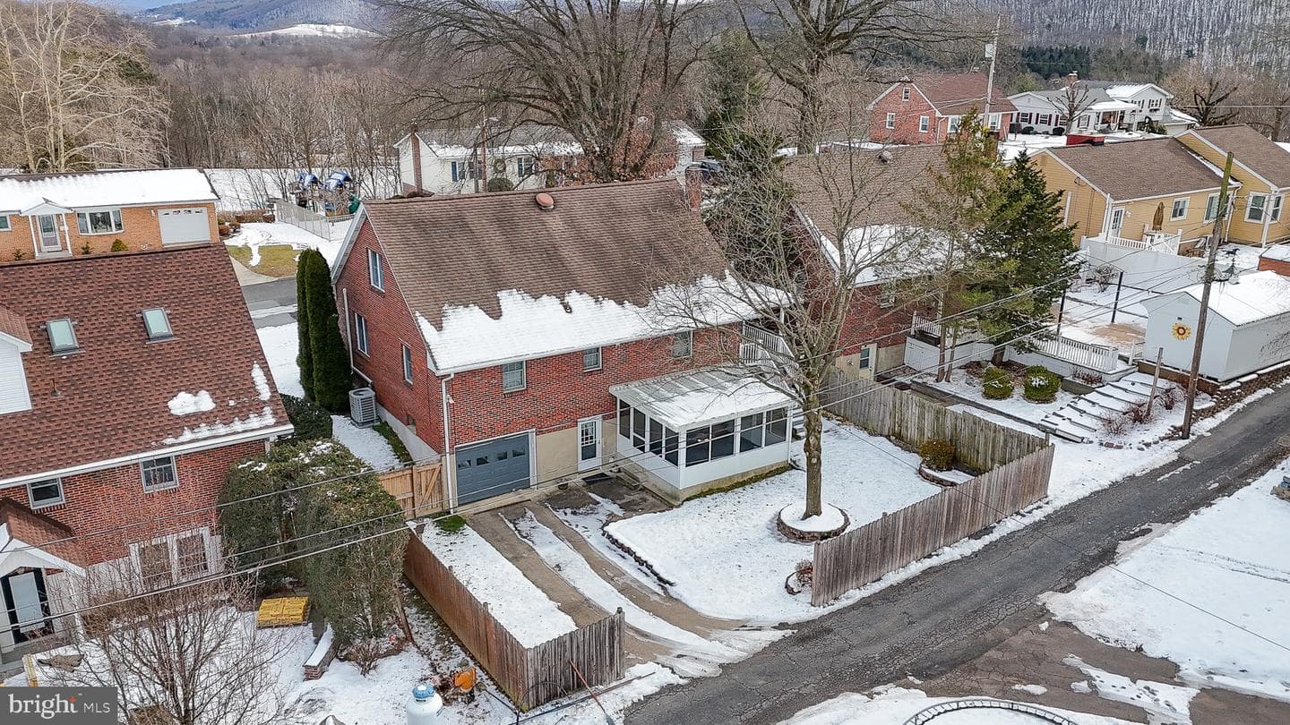 120 Ave E photo 11