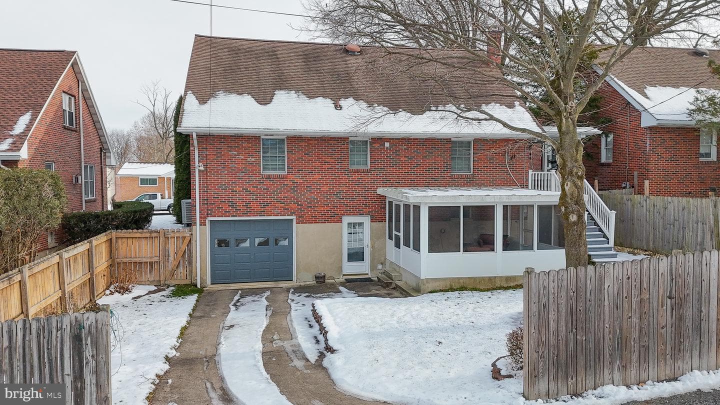 120 Ave E photo 12