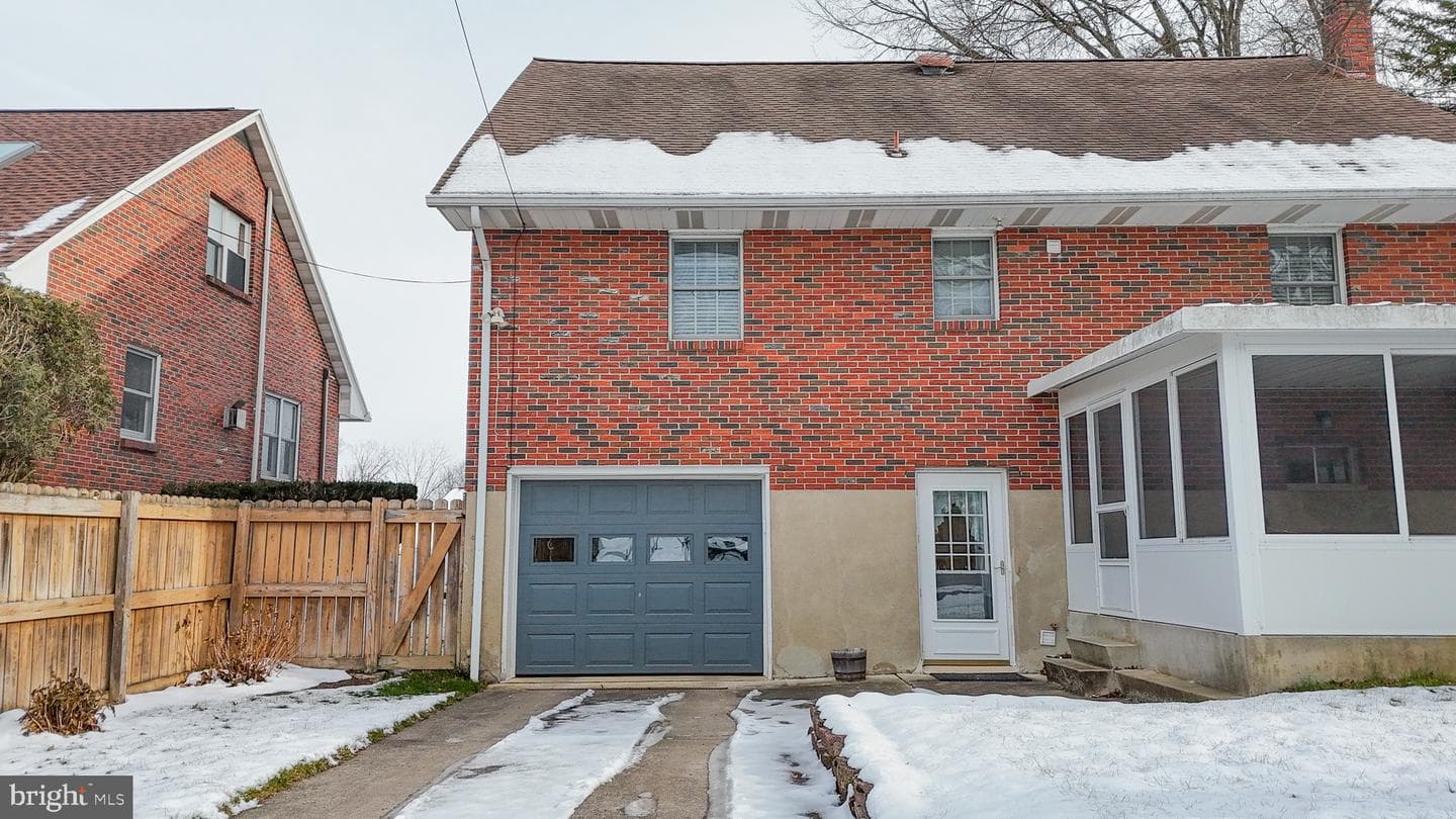 120 Ave E photo 14