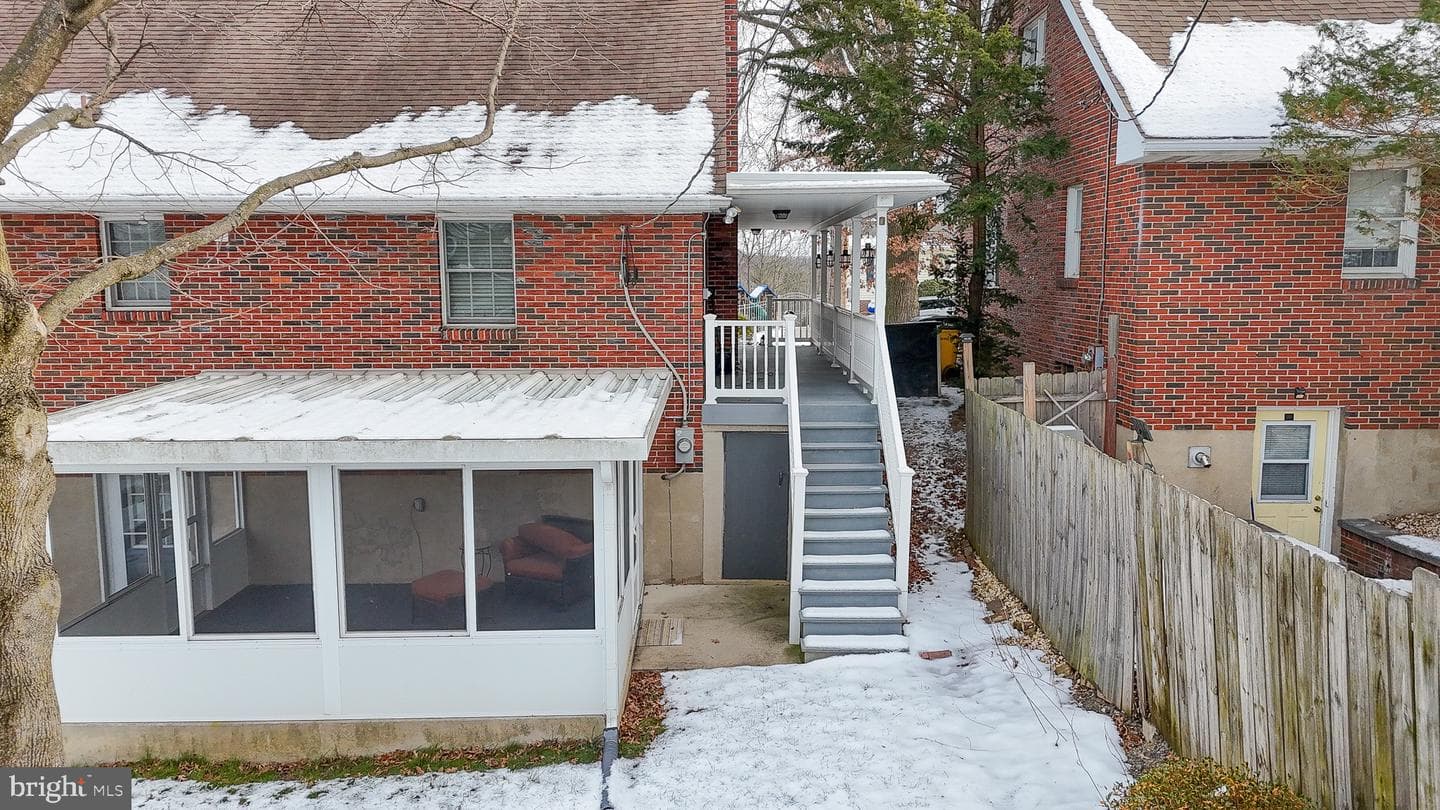 120 Ave E photo 19