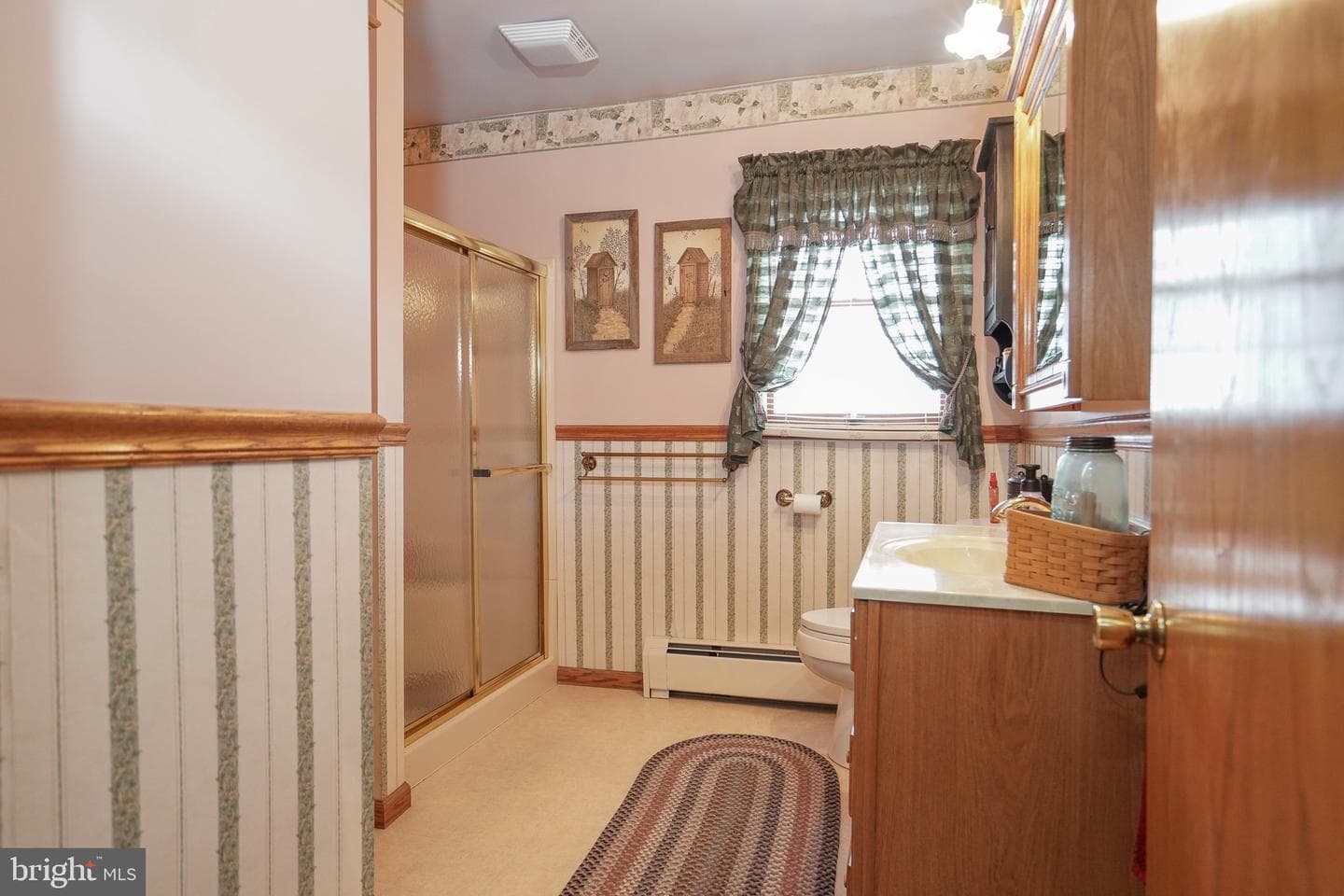 120 Ave E photo 37