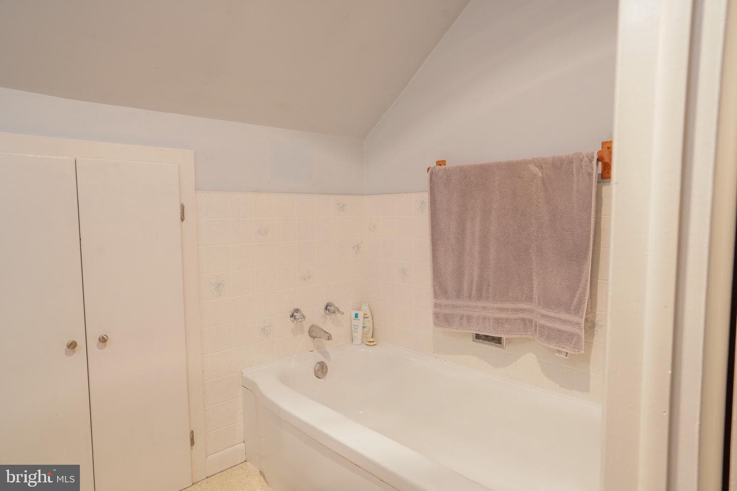 120 Ave E photo 56