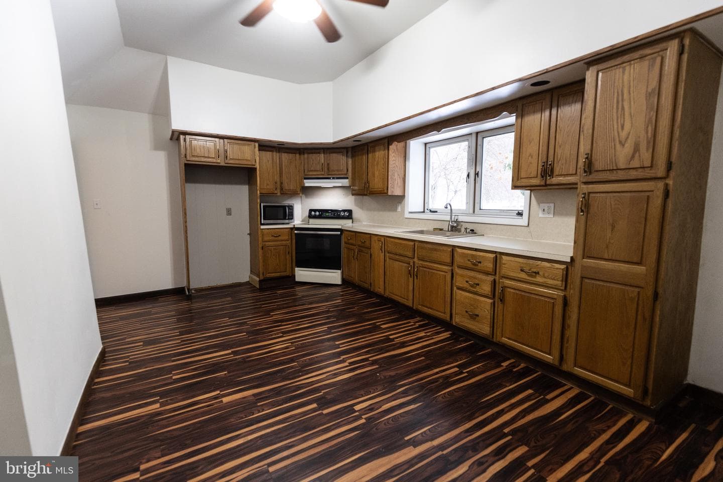 2406 Railroad Street photo 15