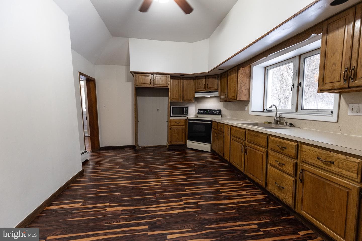 2406 Railroad Street photo 16