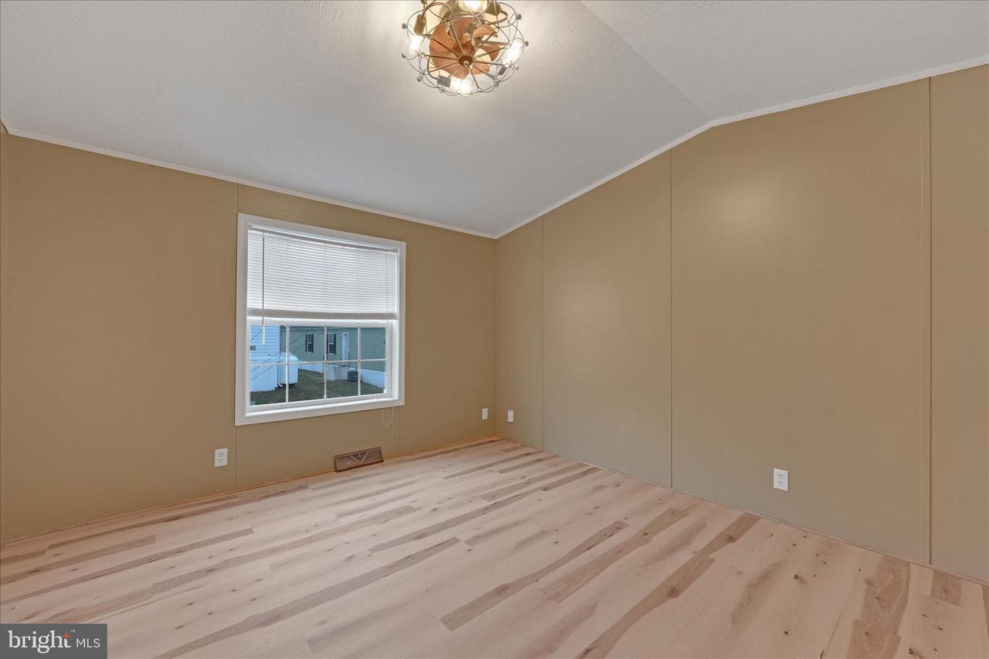15c Frieden Manor photo 11