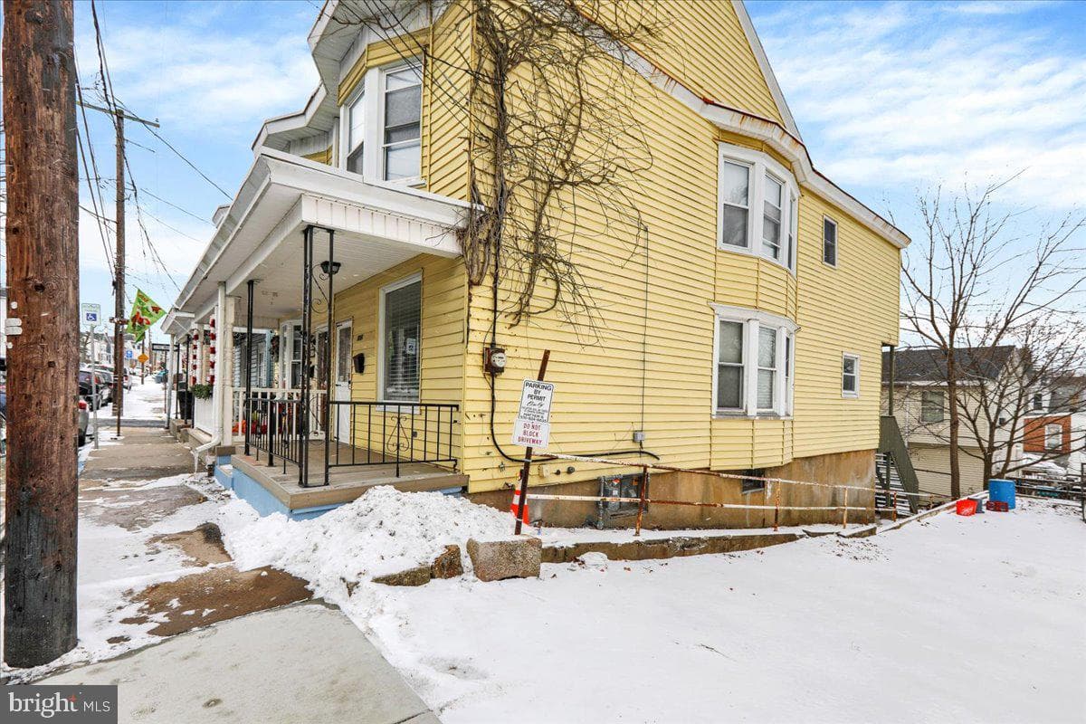 1652 W Norwegian Street photo 4