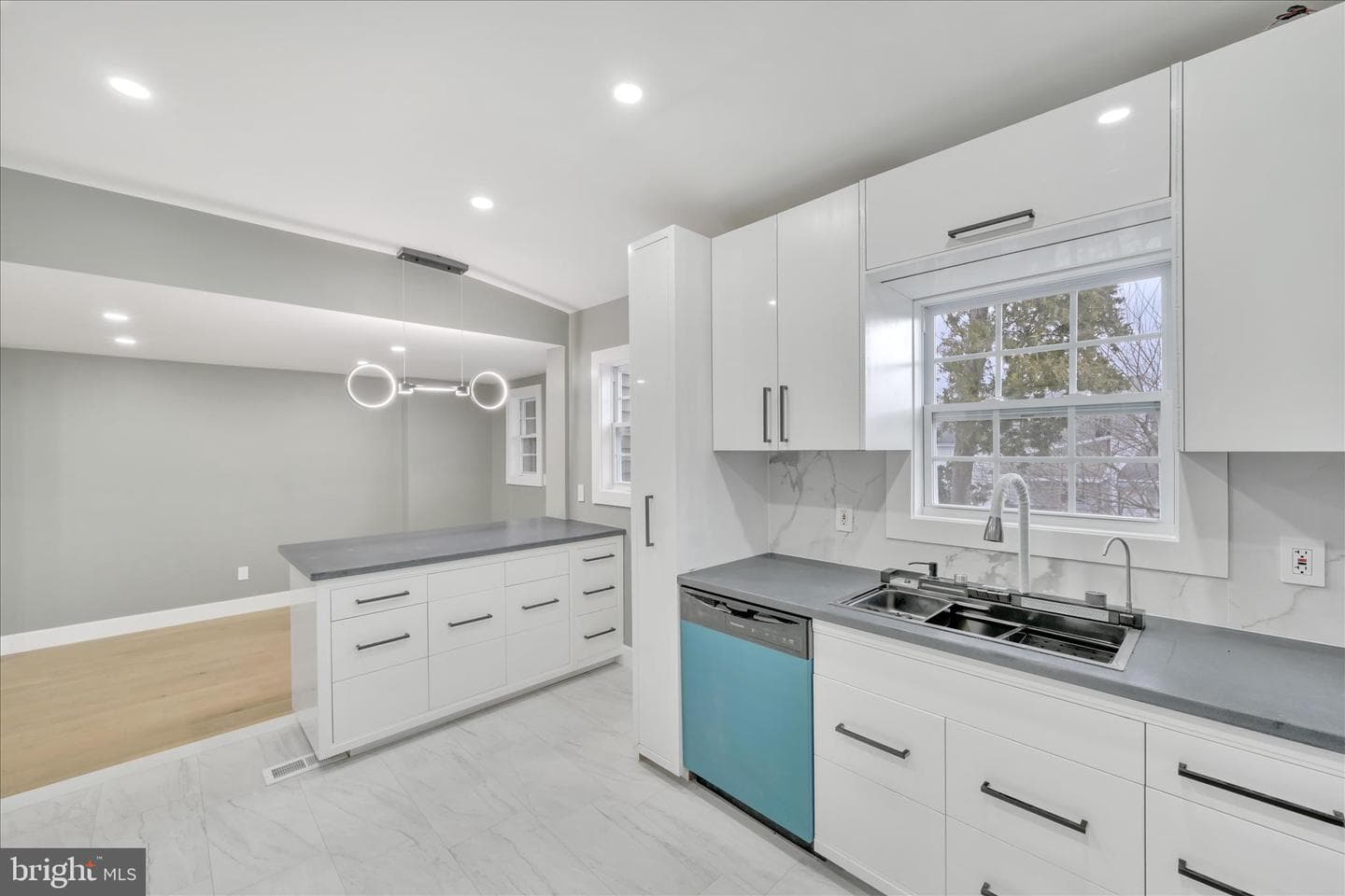 442 Lewis Street photo 10