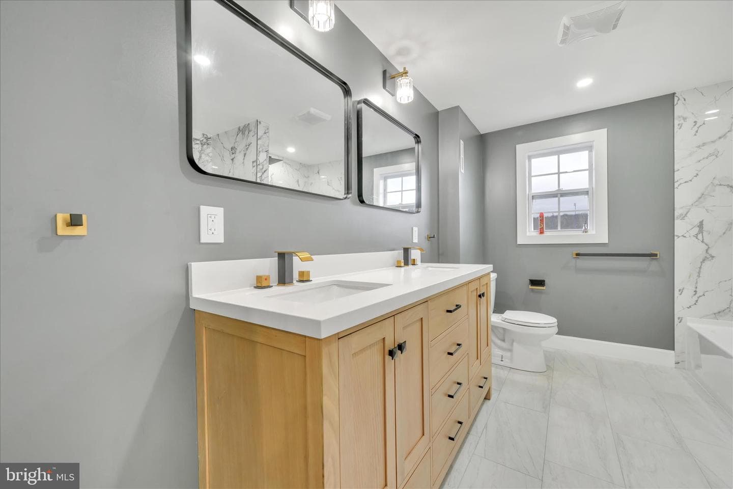 442 Lewis Street photo 19