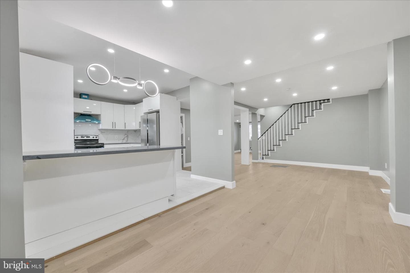 442 Lewis Street photo 9