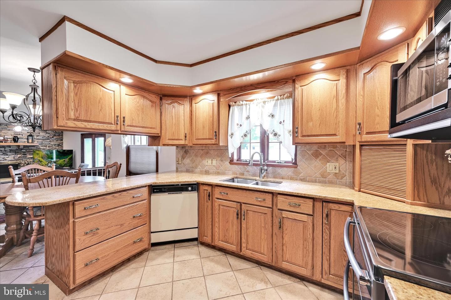 611 N Orchard Avenue photo 15