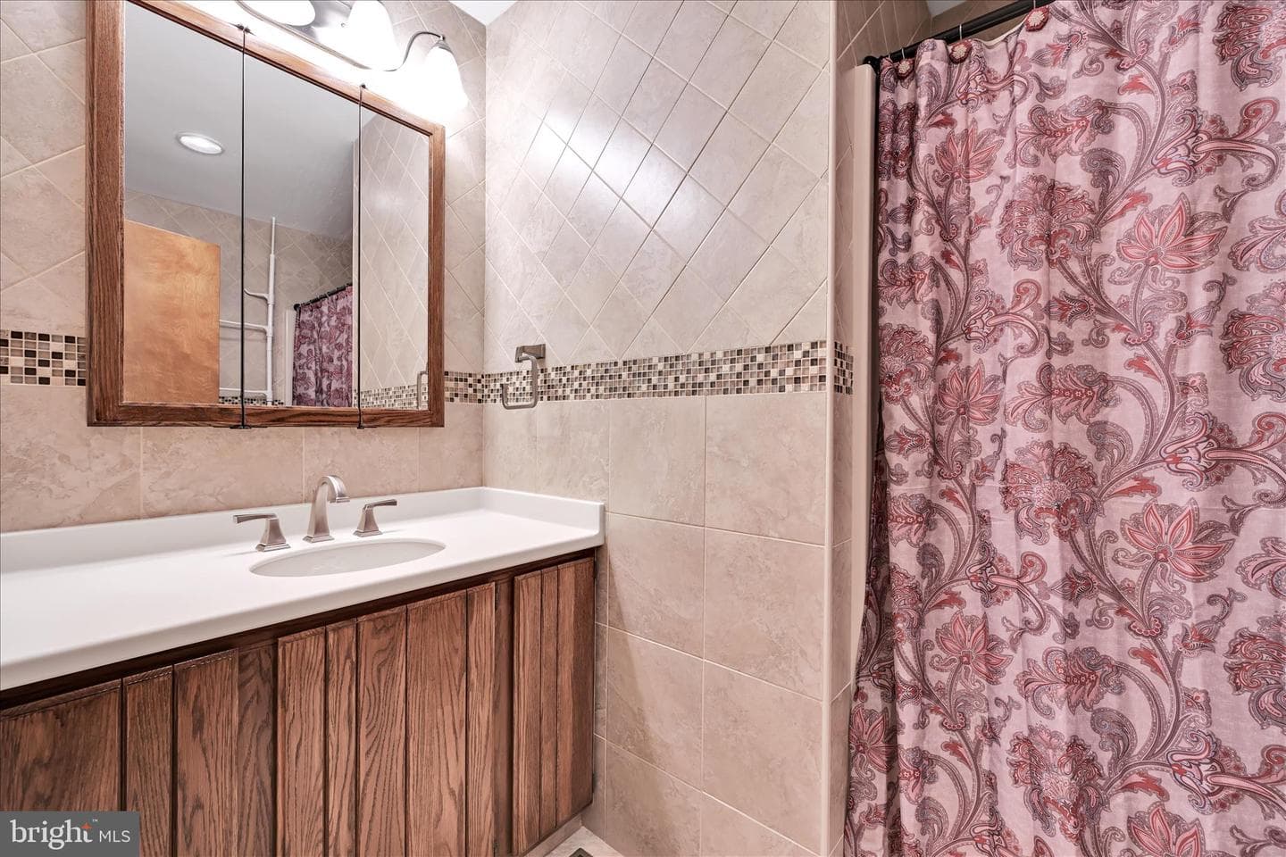 611 N Orchard Avenue photo 29