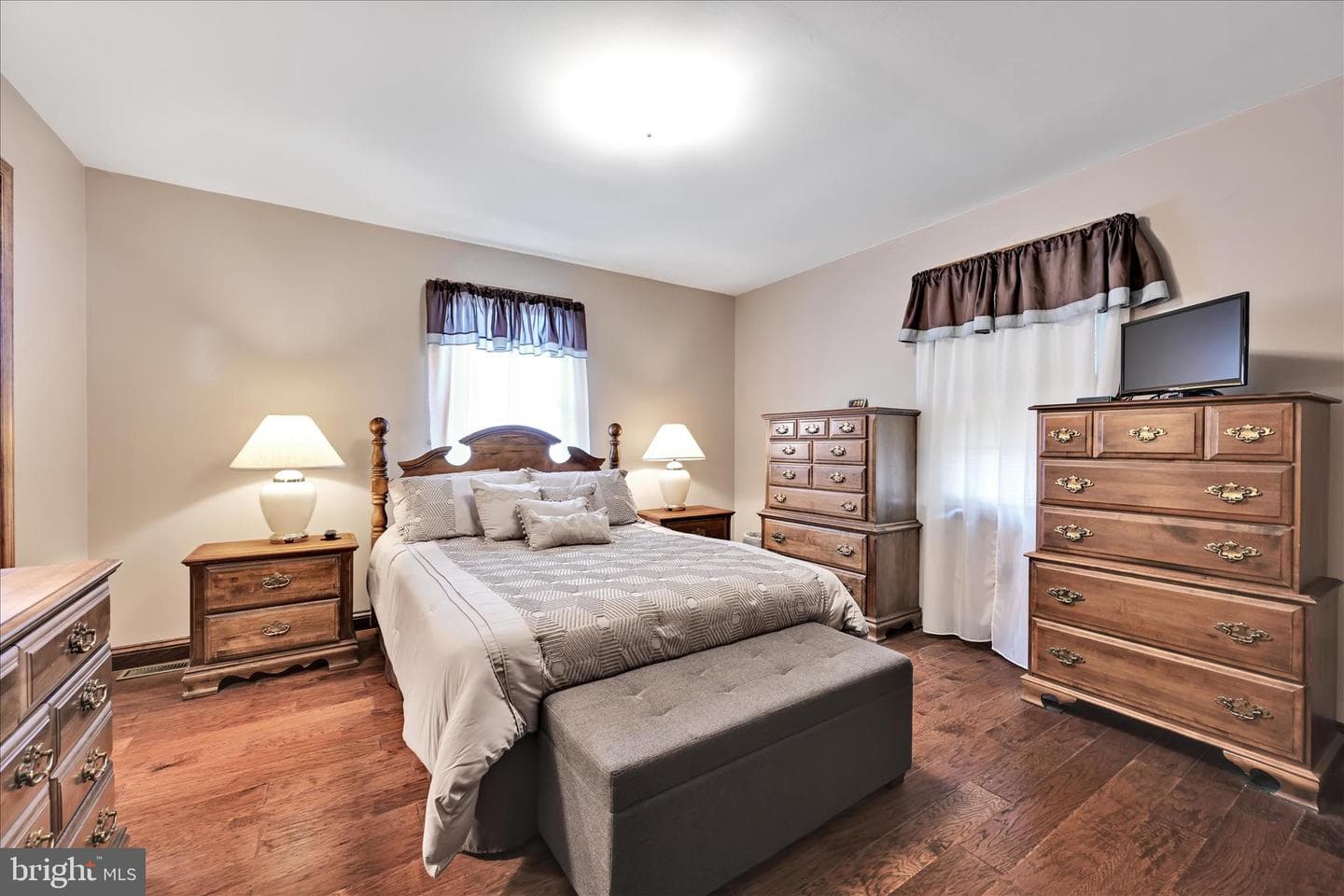 611 N Orchard Avenue photo 30