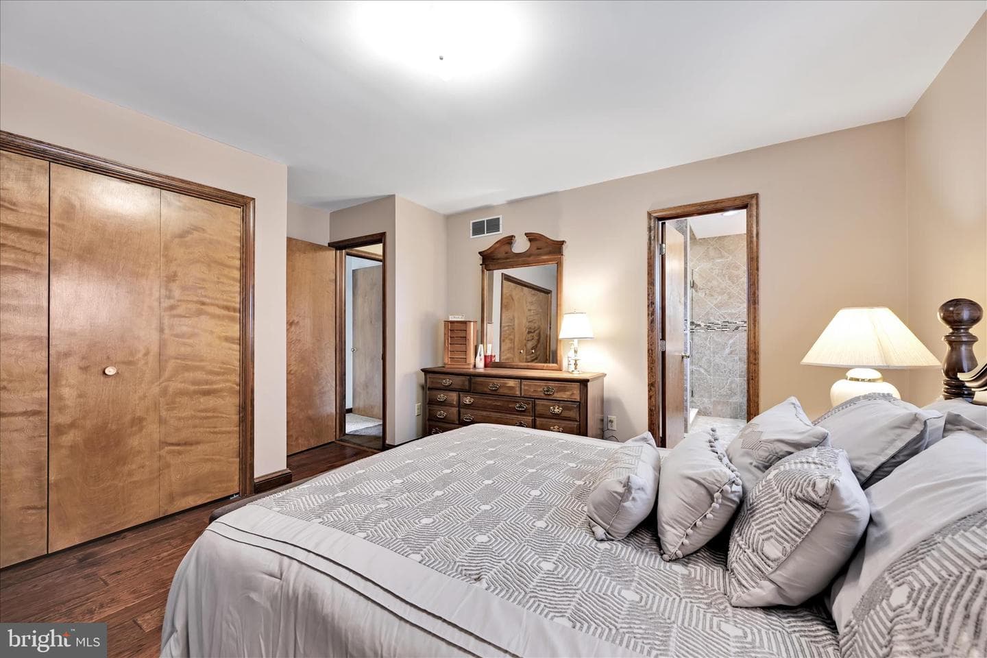 611 N Orchard Avenue photo 31