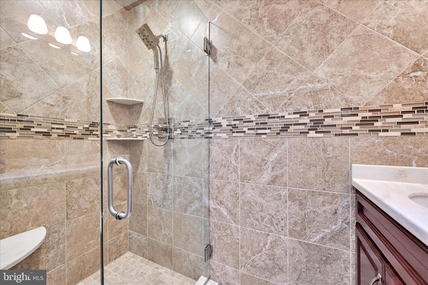 611 N Orchard Avenue photo 33