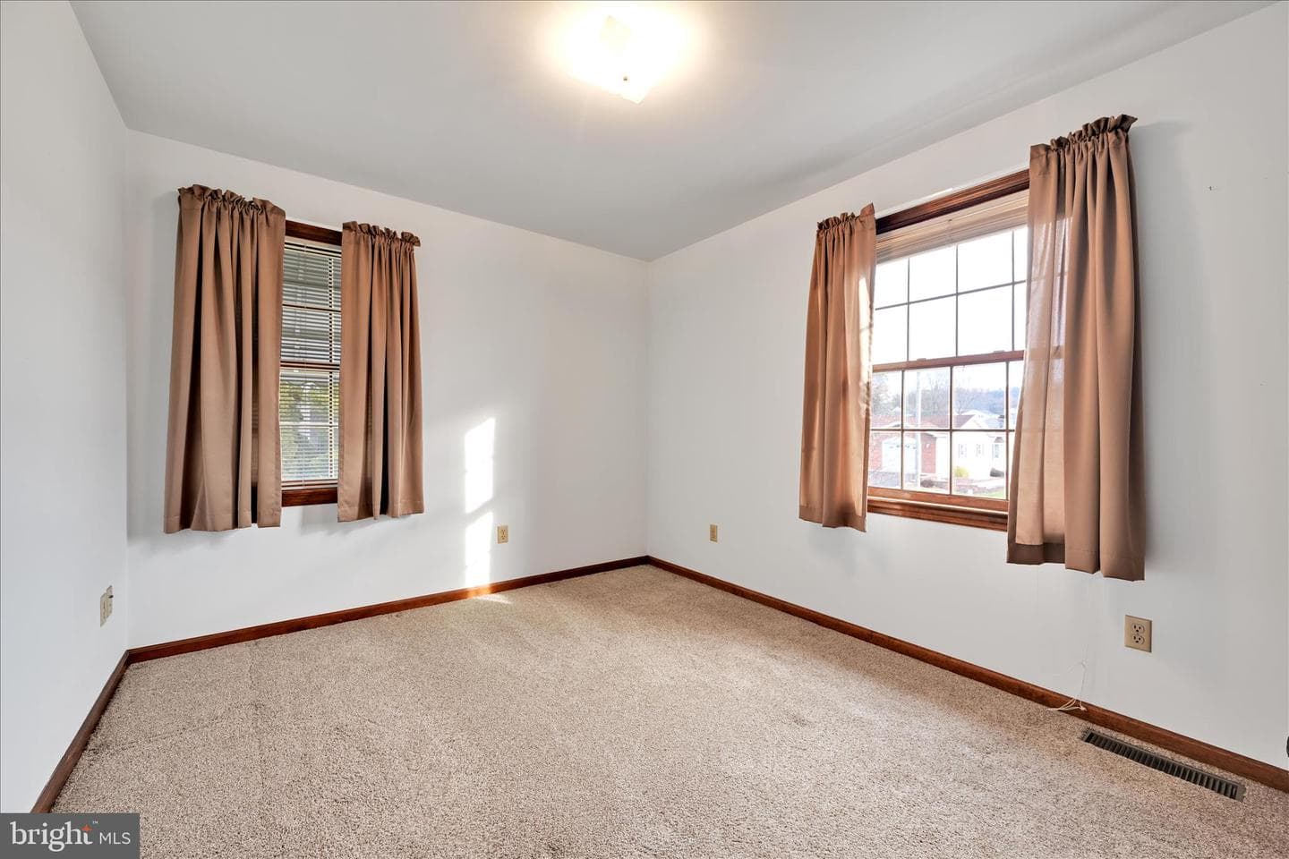 611 N Orchard Avenue photo 34