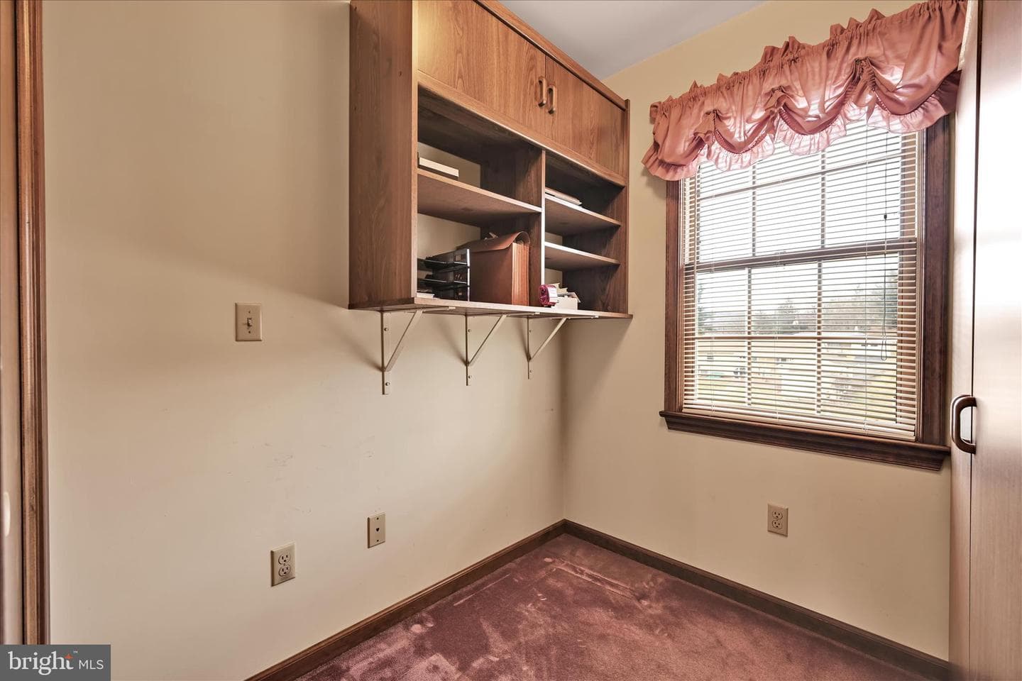 611 N Orchard Avenue photo 36