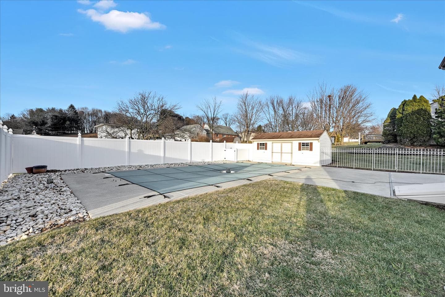 611 N Orchard Avenue photo 37