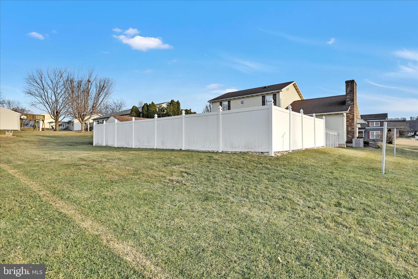 611 N Orchard Avenue photo 44