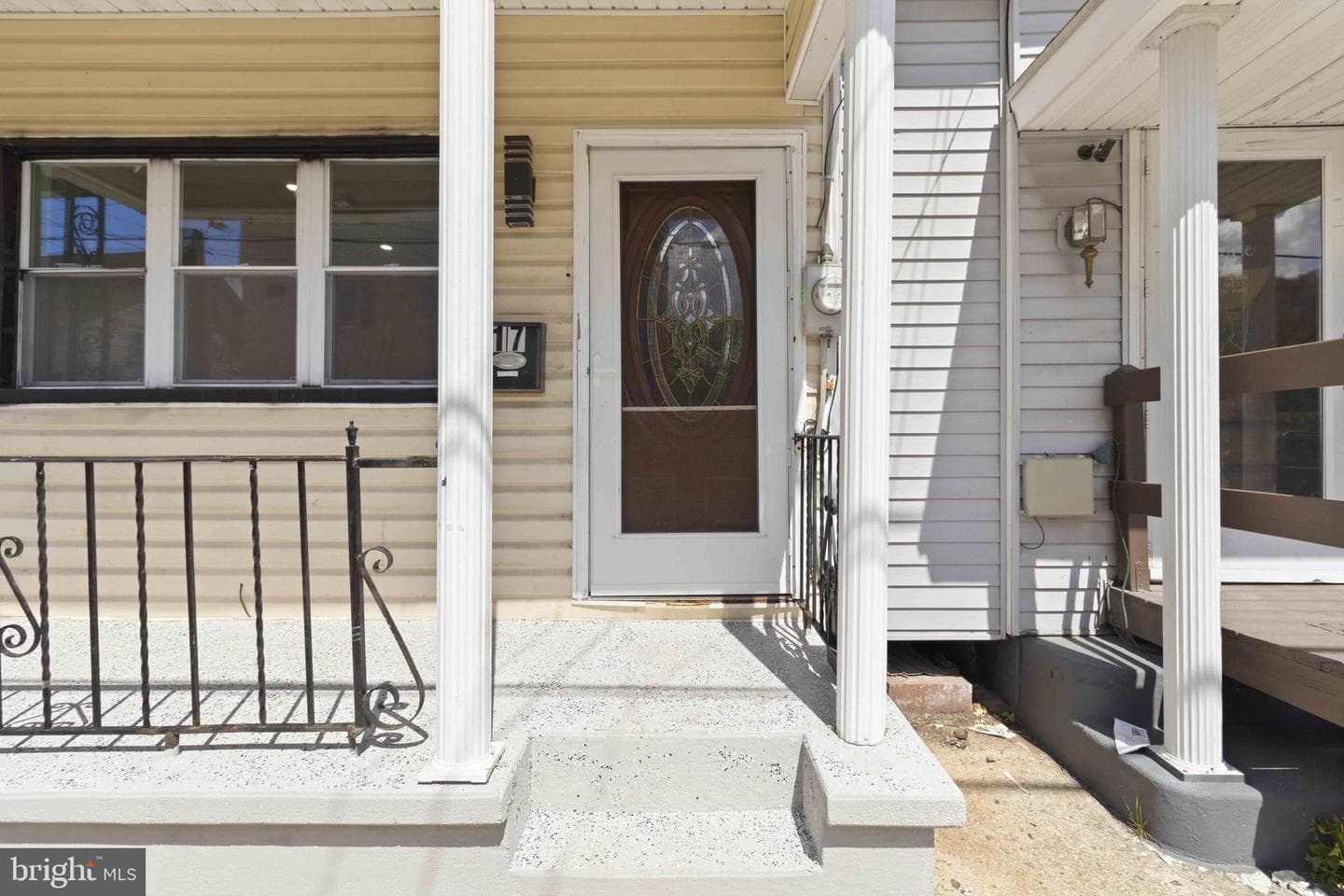 17 E Main Street, Tremont