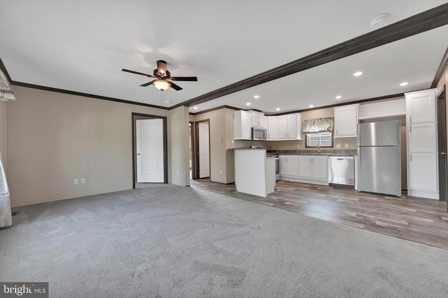 9 King Lane photo 10