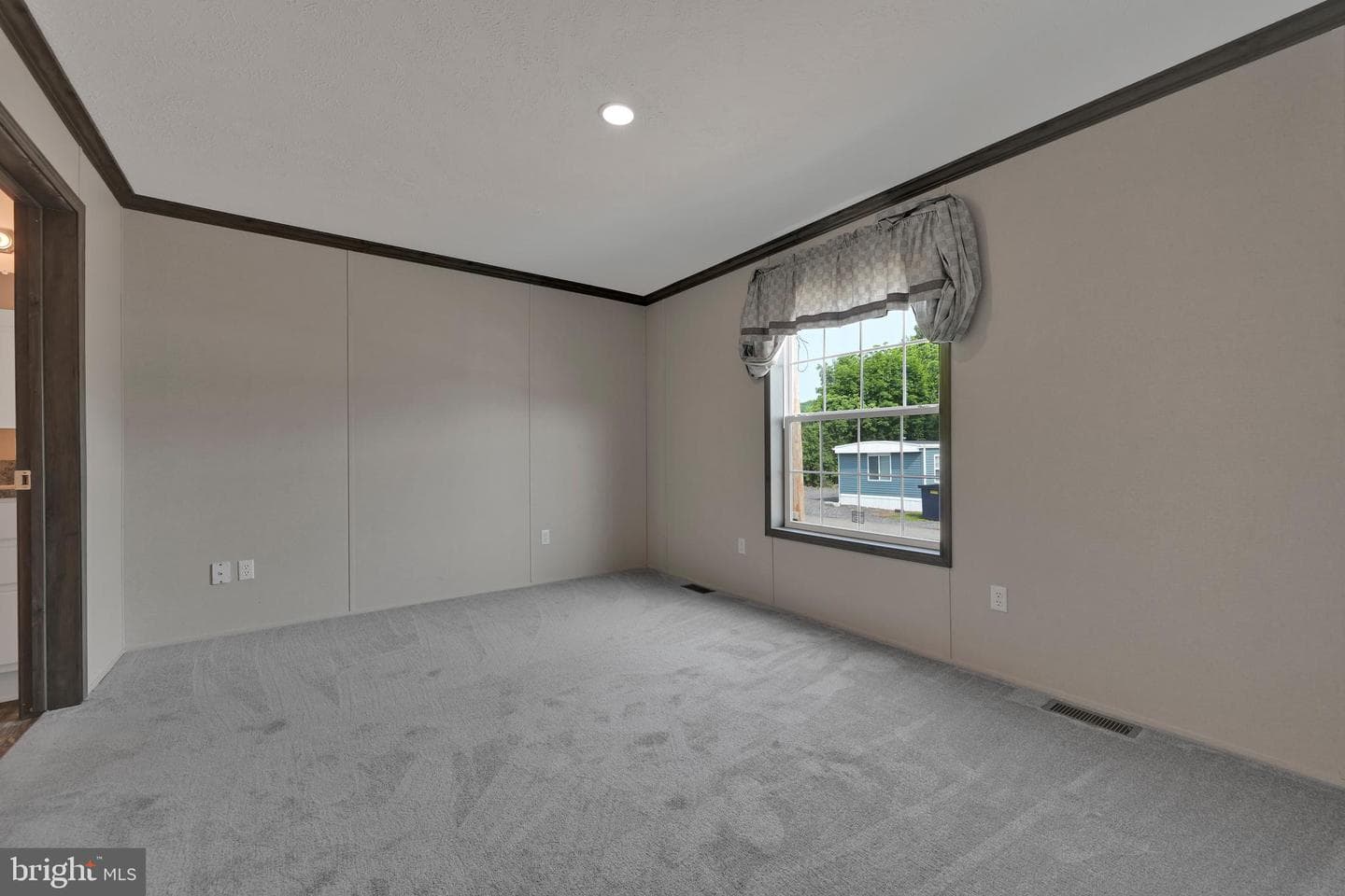 9 King Lane photo 12