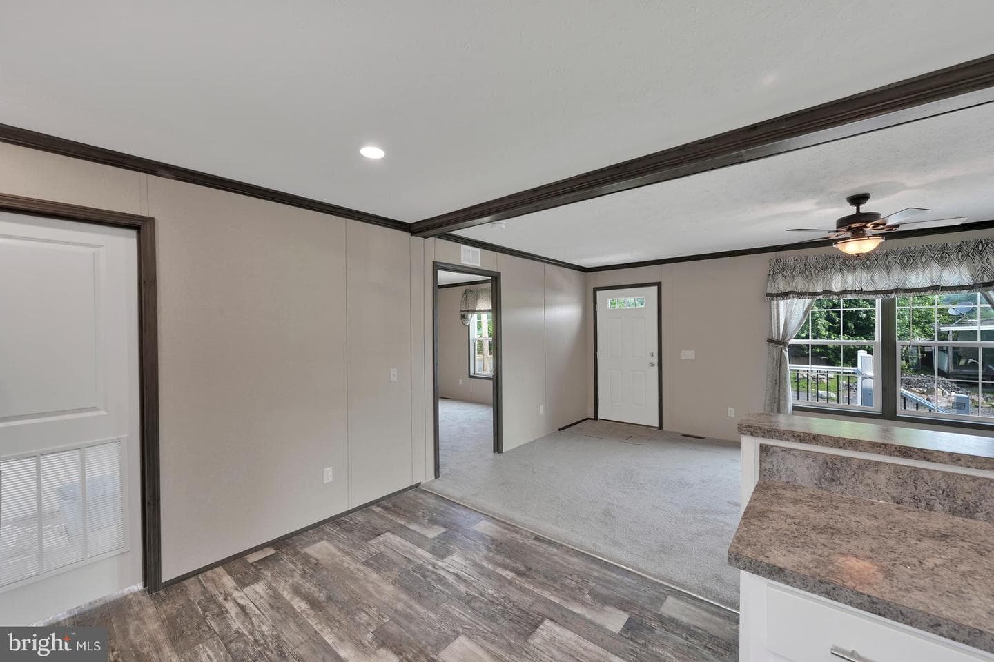 9 King Lane photo 17
