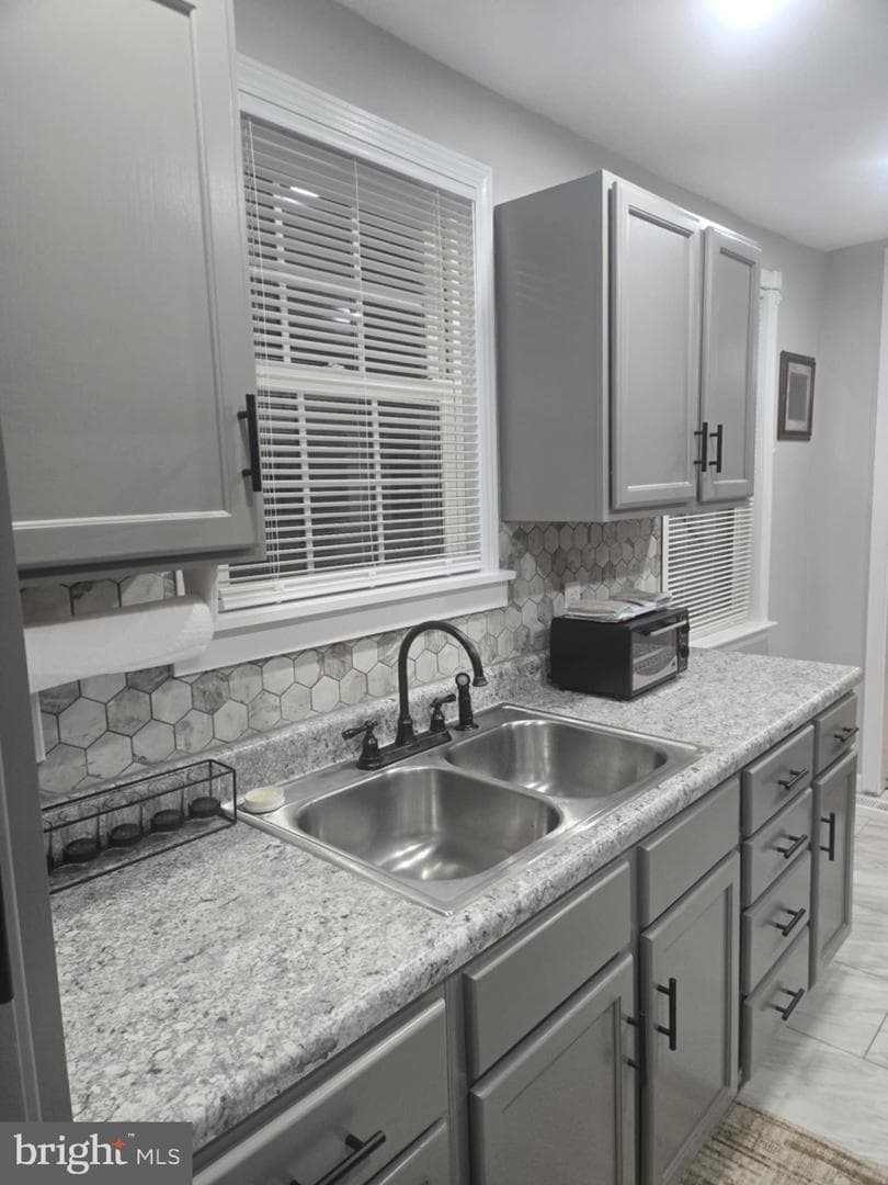 1103 W Market Street photo 35