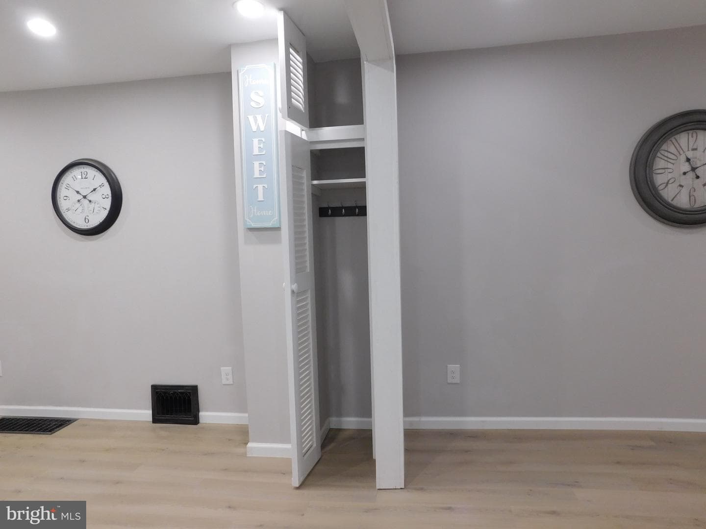 1103 W Market Street photo 6