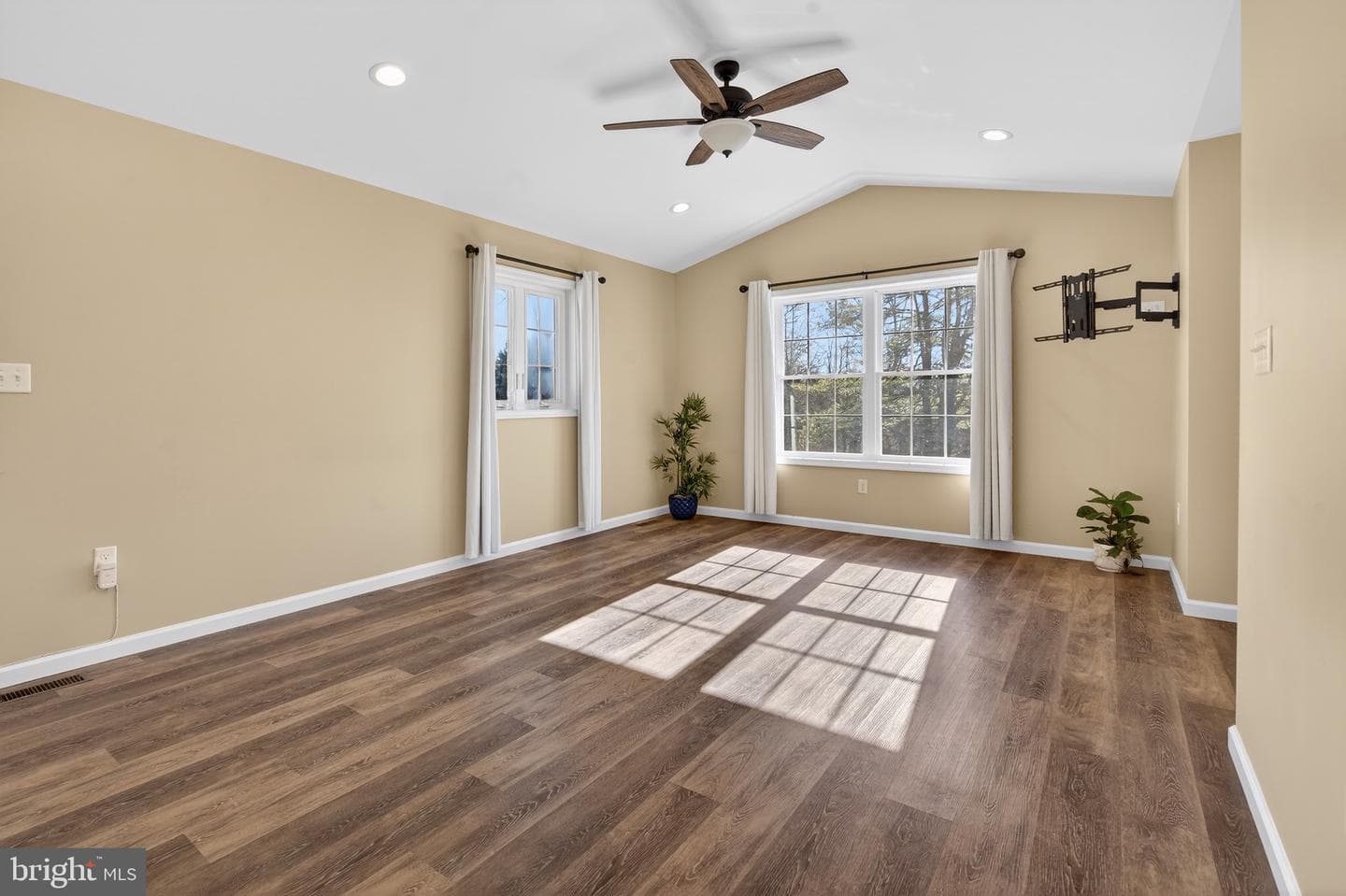2021 Evergreen Drive photo 10