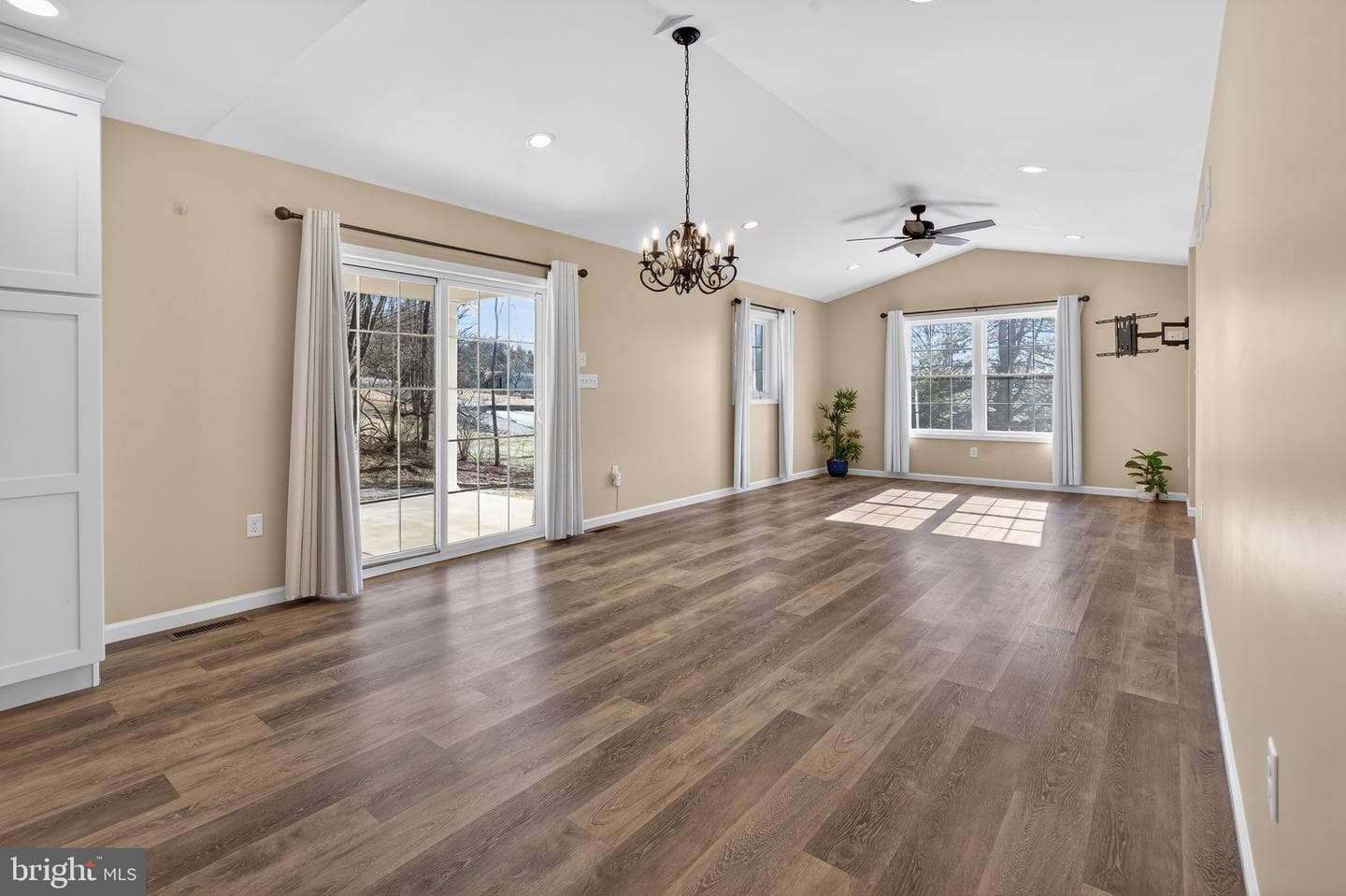 2021 Evergreen Drive photo 12