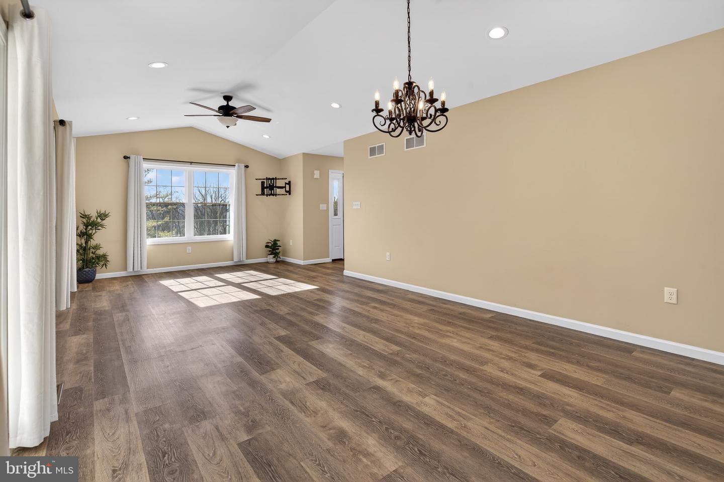 2021 Evergreen Drive photo 16