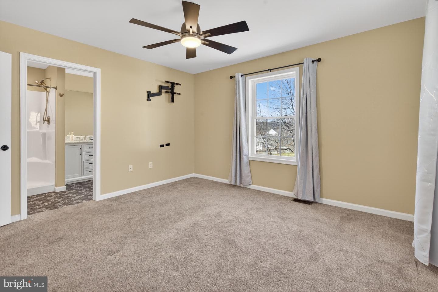 2021 Evergreen Drive photo 32