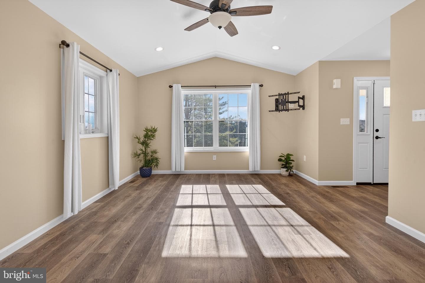 2021 Evergreen Drive photo 9