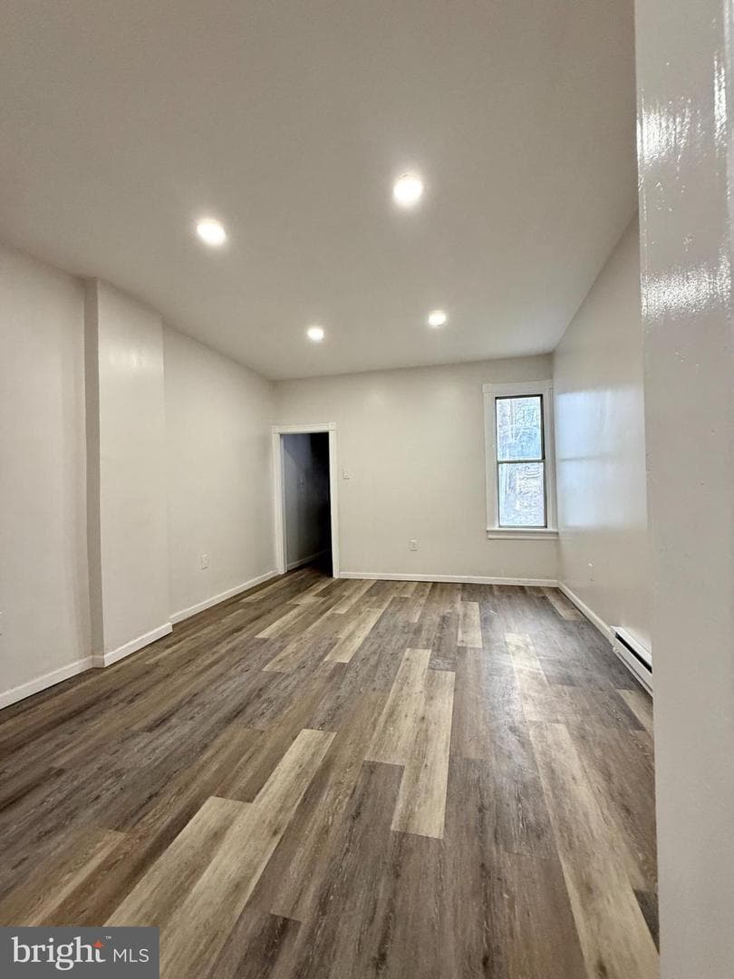 918 W Walnut Street photo 4