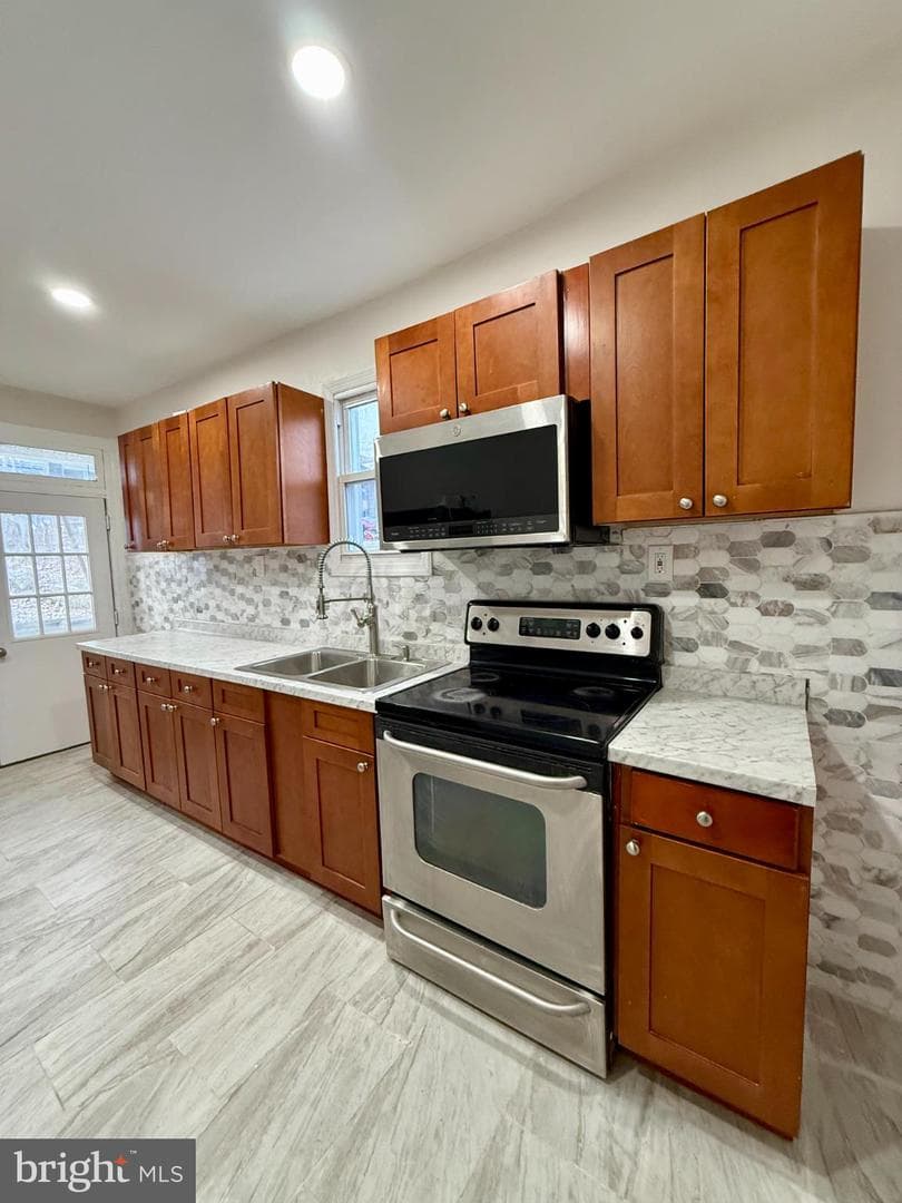 918 W Walnut Street photo 5