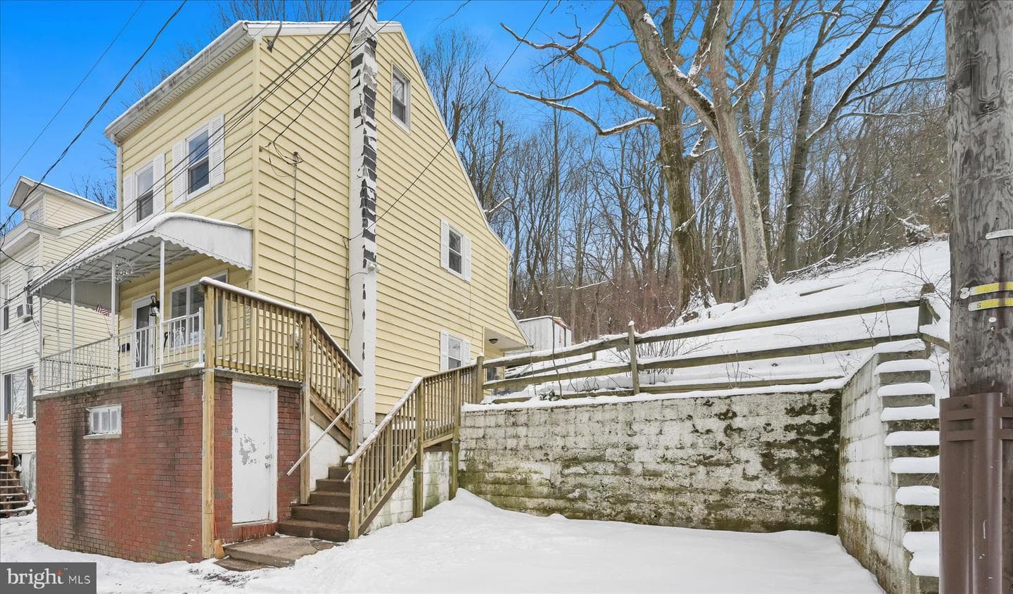 1023 W Schuylkill photo 5