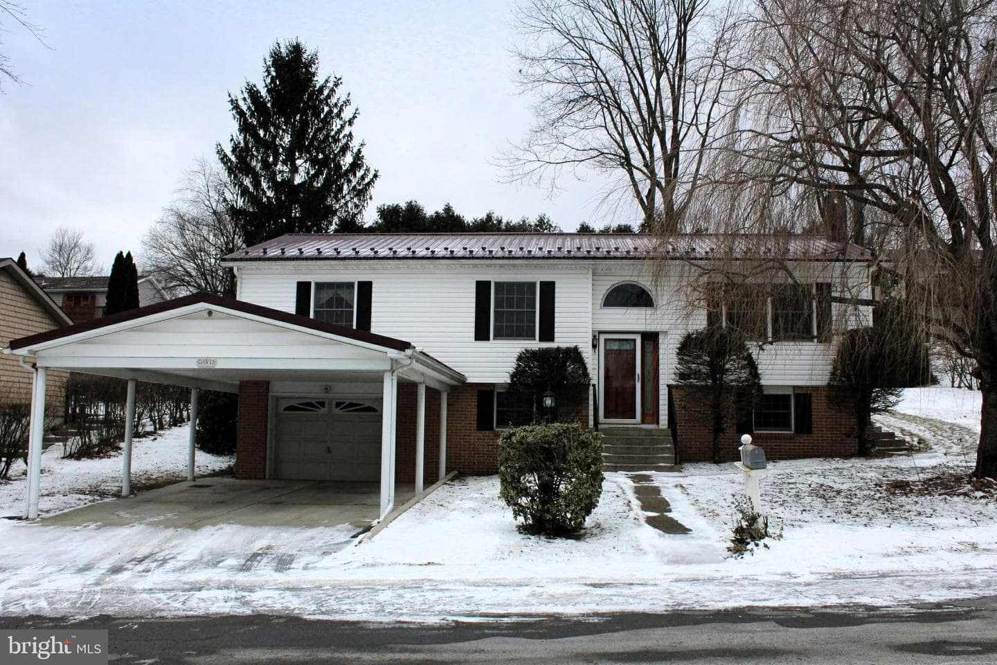 548 Willow photo 1