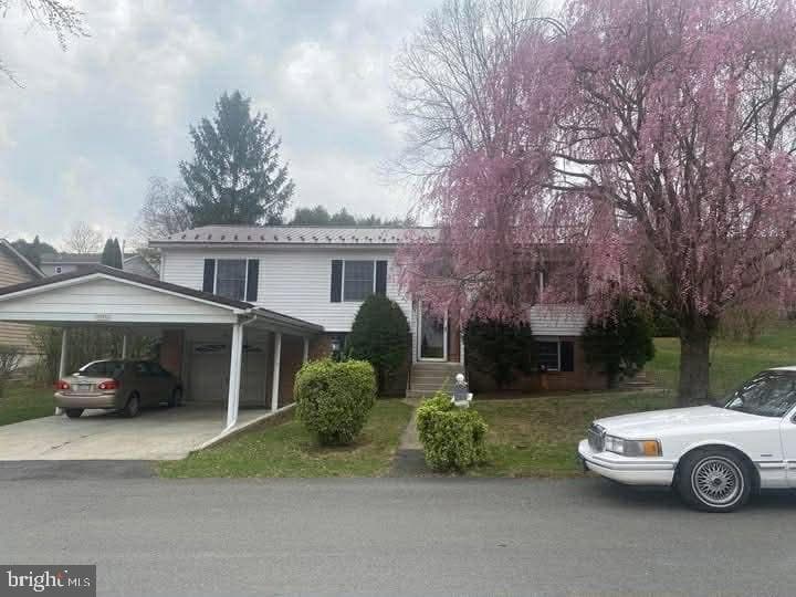 548 Willow photo 2