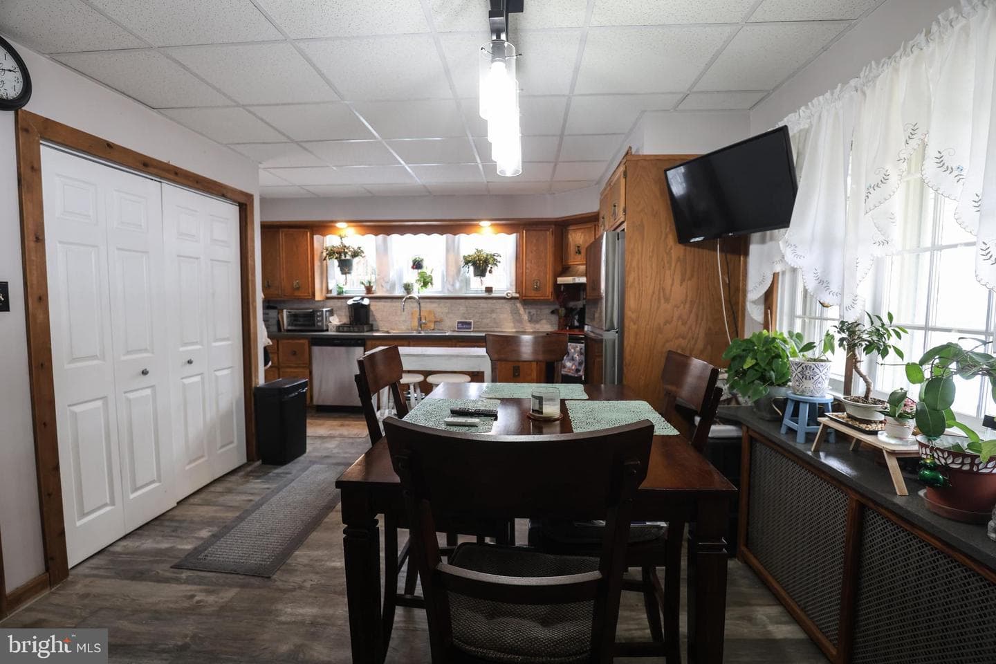 846 Bunting Street photo 10