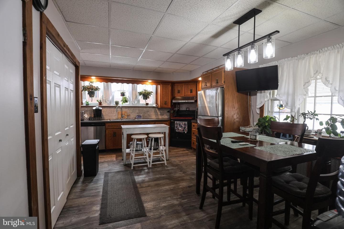 846 Bunting Street photo 9