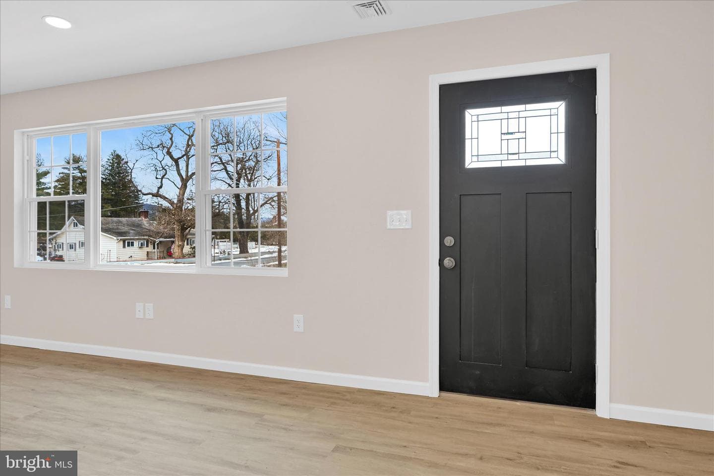 200 Willow Road photo 10
