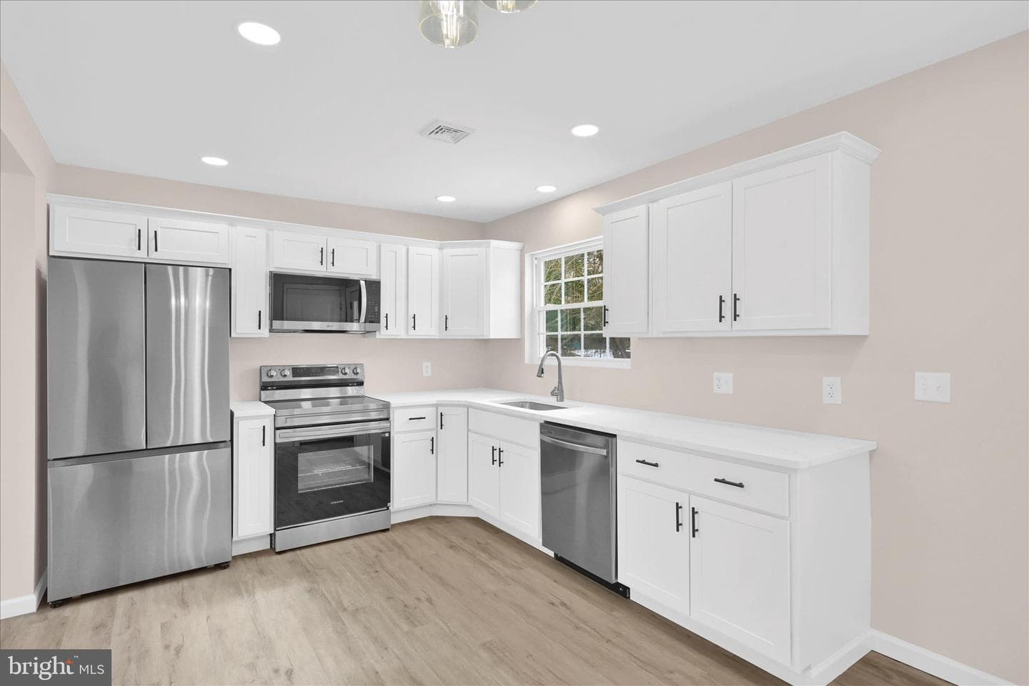 200 Willow Road photo 14