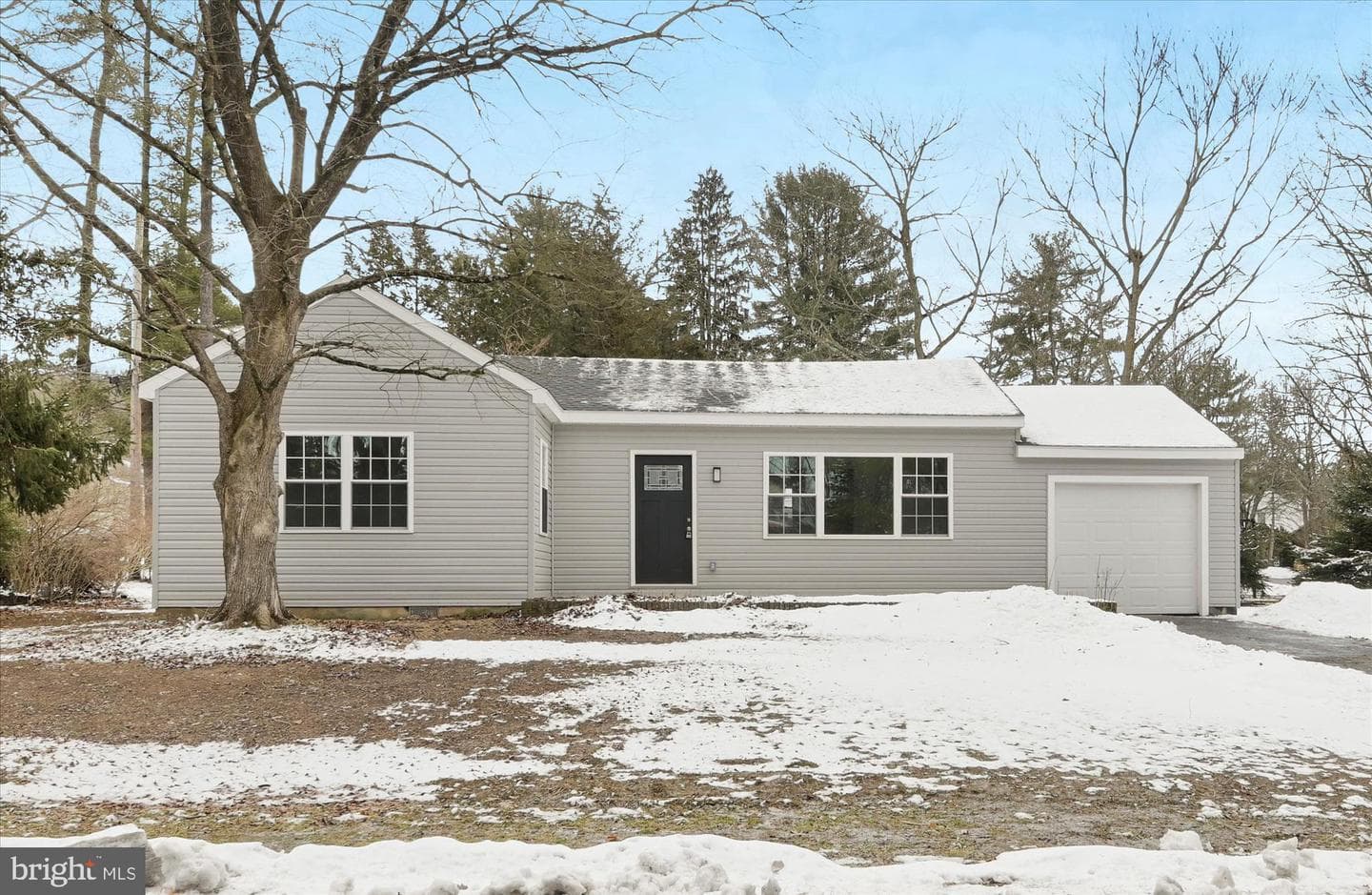 200 Willow Road photo 2
