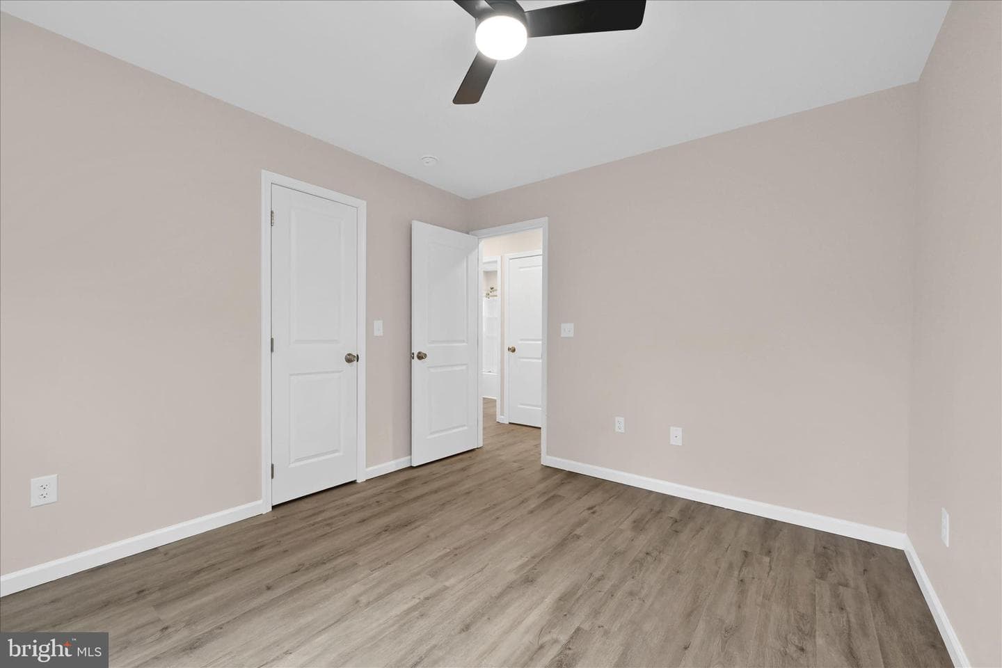 200 Willow Road photo 20