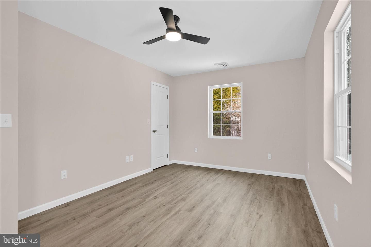 200 Willow Road photo 22