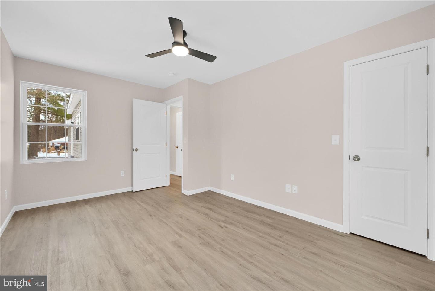 200 Willow Road photo 23