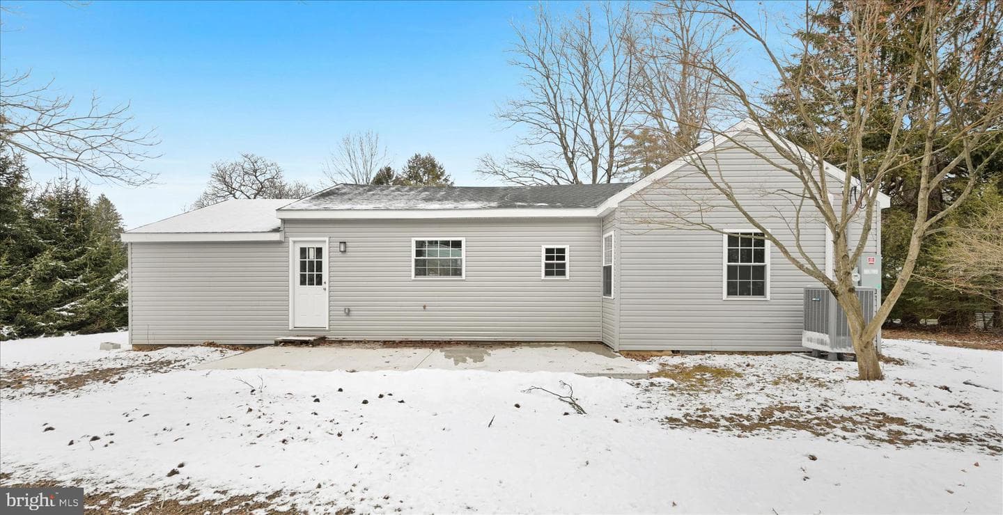 200 Willow Road photo 29