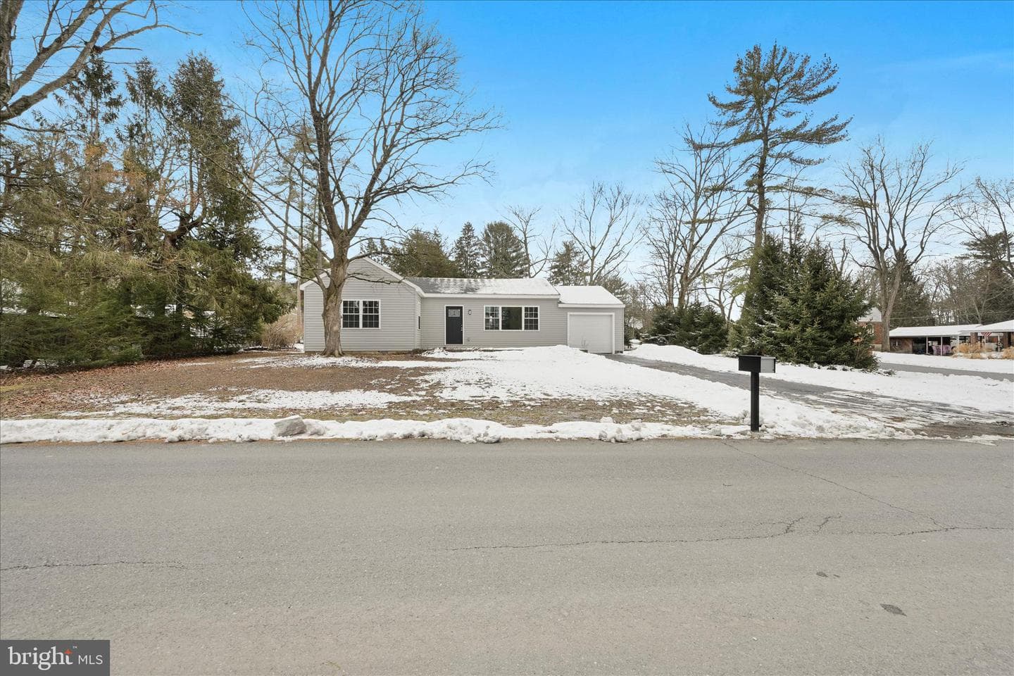 200 Willow Road photo 4