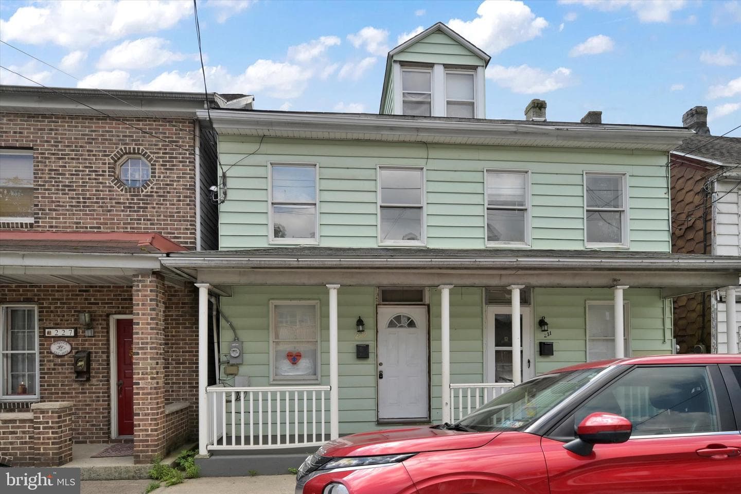 229 Valley Street, New Philadelphia