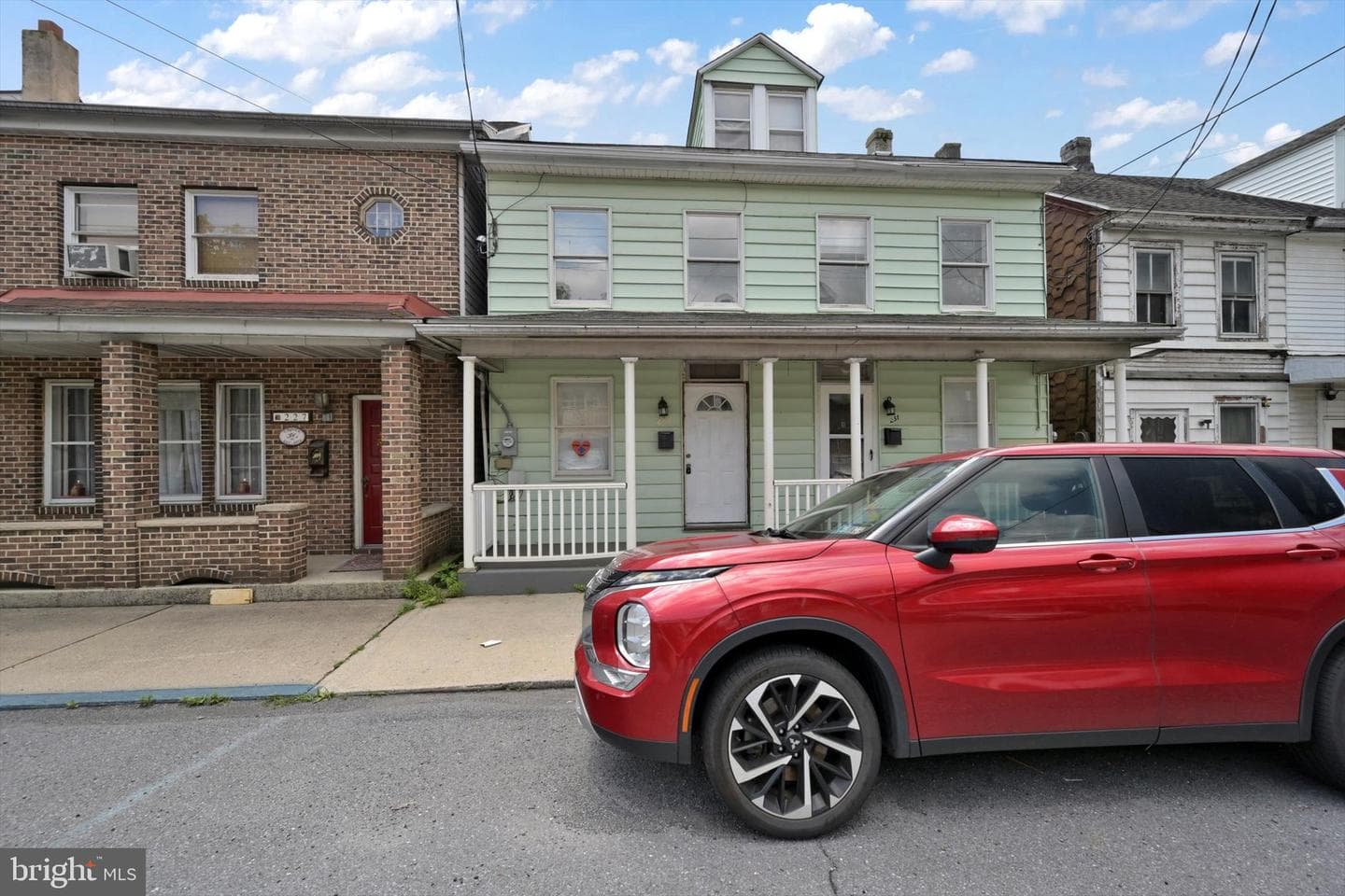 229 Valley Street, New Philadelphia